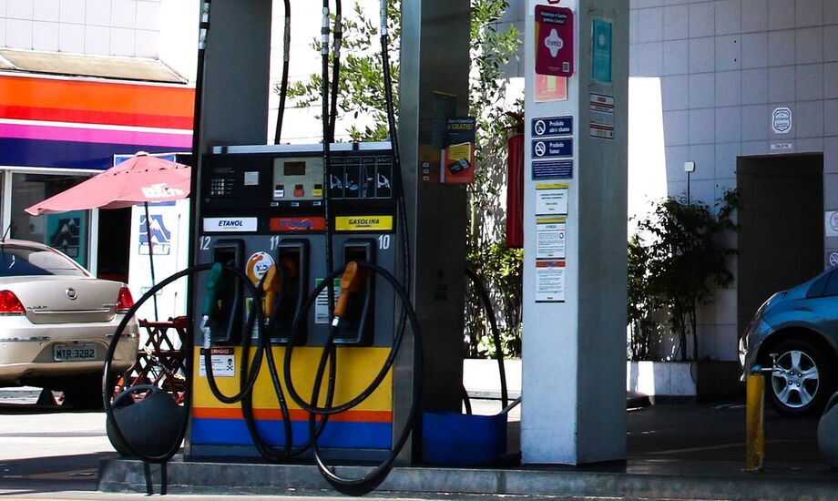 Para alinhar os preços, a Petrobras teria que aumentar o litro da gasolina em R$ 0,62 e o diesel em R$ 0,55.