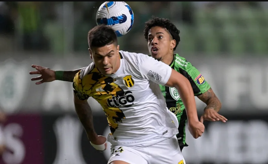 Rodrigo Fernández em ação pelo Guaraní, do Paraguai, pela Libertadores