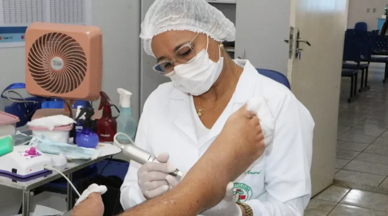 30 pessoas foram atendidas nesse sábado (19) pelo Podoação, atividade da Segov e SDHU.