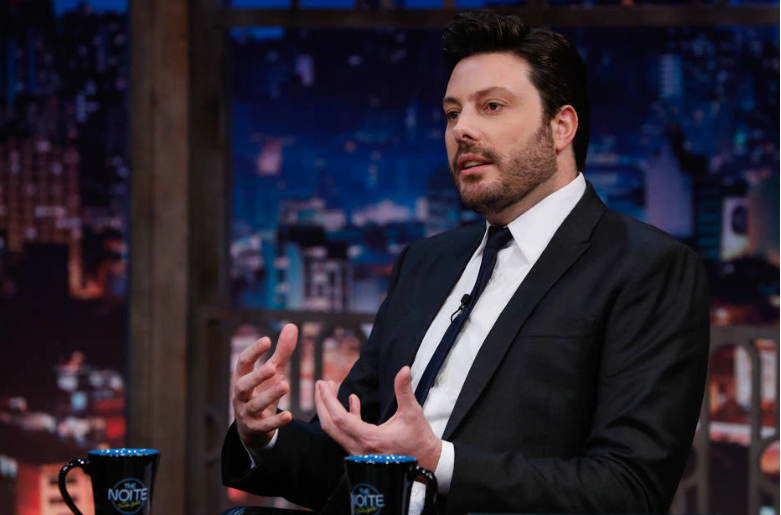Danilo Gentili, conhecido humorista e apresentador de televisão, retornará a Campo Grande para uma apresentação de stand-up no dia 14 de setembro, marcando sua volta à cidade após 15 anos.