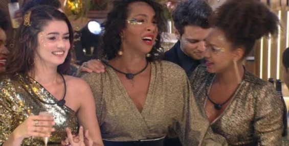 A cantora Linn da Quebrada ficou muito emocionada quando Liniker foi anunciada por Luísa Sonza como participação no show da cantora pop, dentro do 'Big Brother Brasil 22', no último sábado