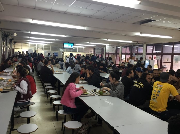 Inaugurado em 1980, o RU é fundamental para o dia a dia de estudantes, servidores  terceirizados, no almoço e jantar. Atende em média de 8 mil pessoas por dia