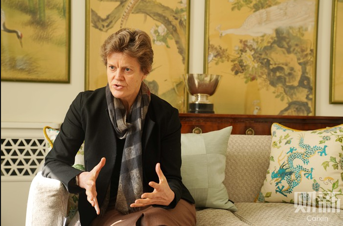 A representante do Reino Unido, Barbara Woodward, também denunciou a desinformação e criticou a campanha militar russa na Ucrânia