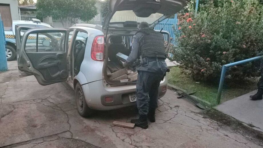 A carga e o veiculo foram apreendidos e levados a delegacia de polícia