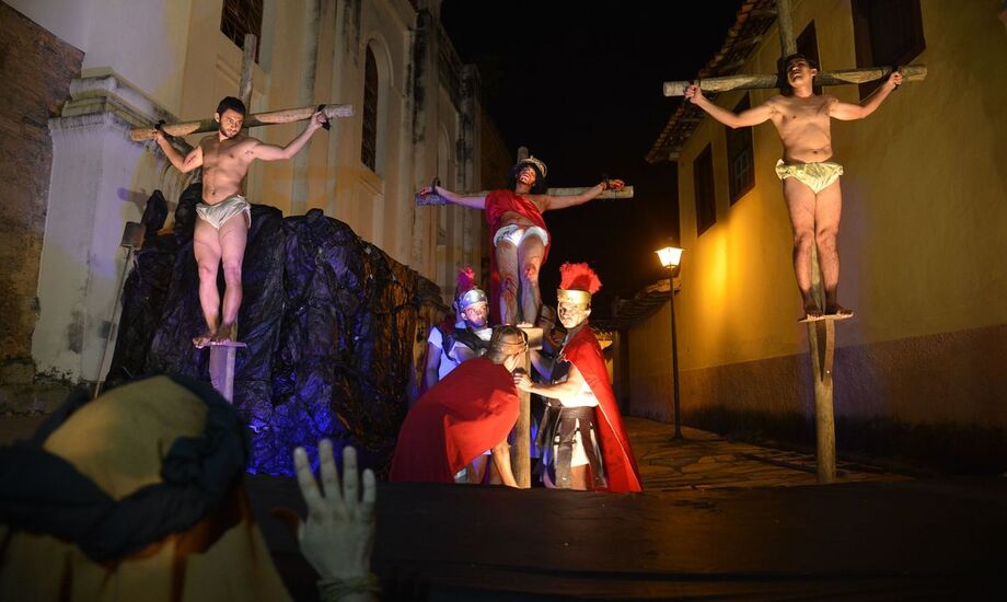 Neste ano, igrejas terão missas e encenações da Via Sacra.
