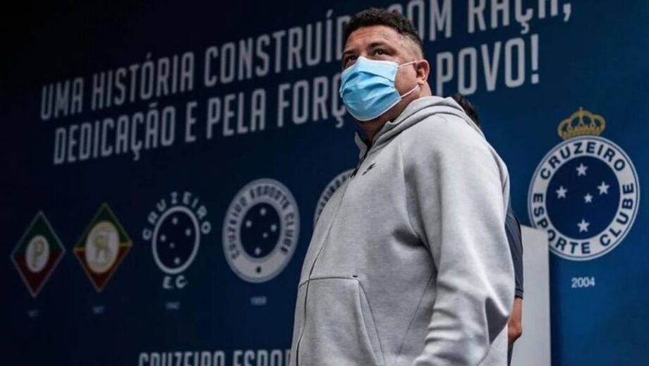 Atacante assina o contrato e agora é o dono de 90% do futebol do Cruzeiro de maneira oficial