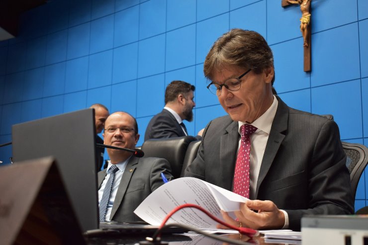 Conforme justificativa do projeto, a licença maternidade está expressa na Constituição Federal, garantida às trabalhadoras urbanas e rurais e estendida às servidoras públicas