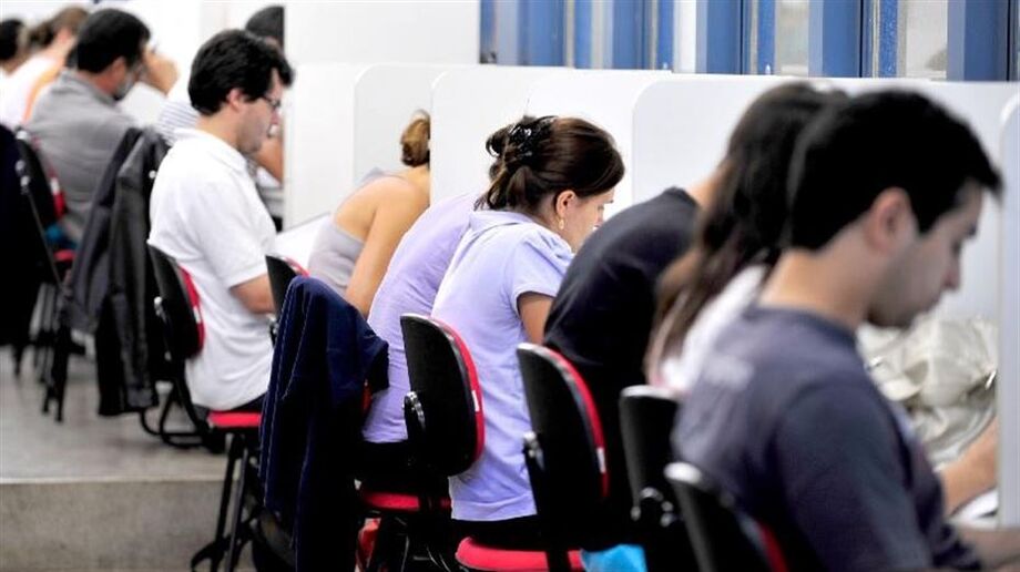 Estudantes fazendo estágio