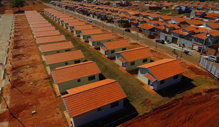 O Governo do Estado, por meio da Agehab (Agência de Habitação Popular), entrega 64 novas unidades habitacionais em Bataguassu.