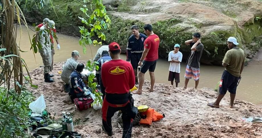 Os militares estiveram no local para tentar salvar o jovem