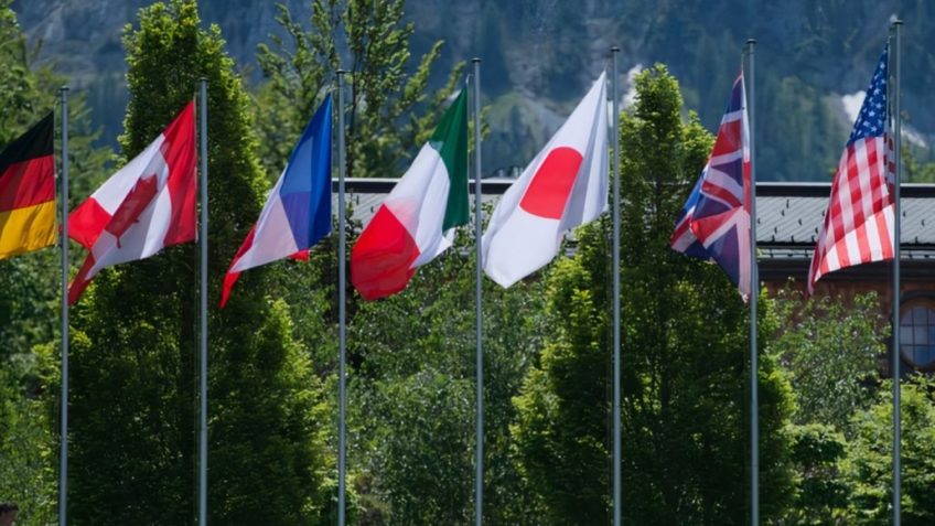 Bandeiras de países do G-7.