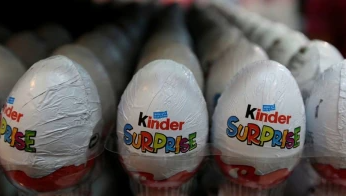Desde o começo deste mês, ao redor do mundo, restrições estão sendo impostas a produtos da marca por conta de um surto de salmonela na Europa, principalmente na Inglaterra