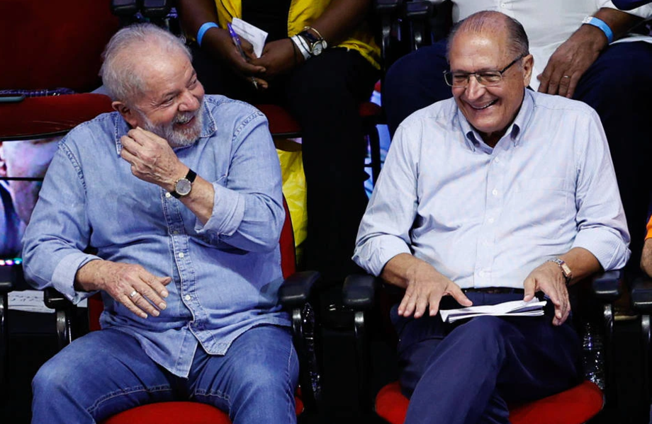 O ex-presidente Lula e o ex-governador Geraldo Alckmin em encontro com sindicalistas nesta quinta-feira
