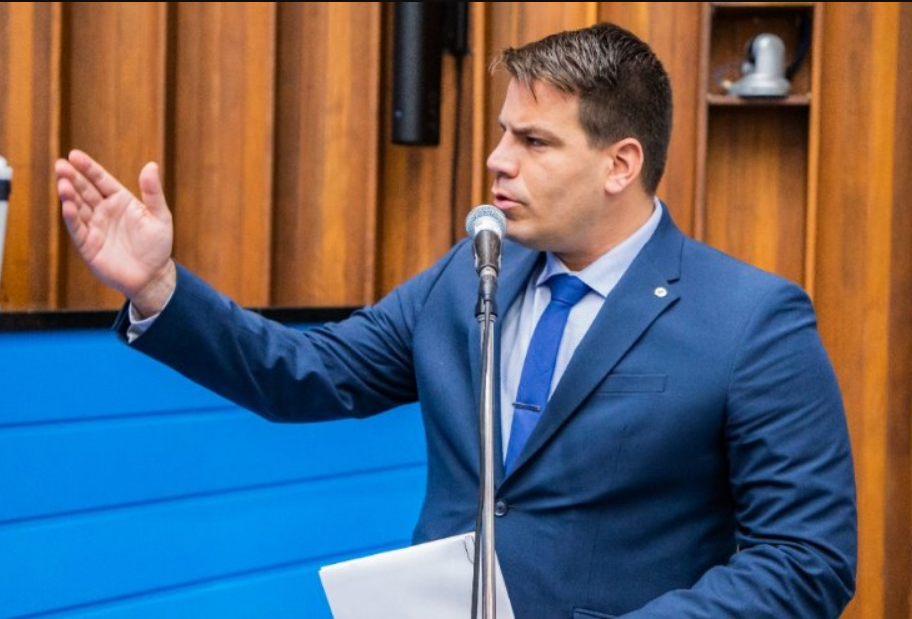 O cargo de Perito Oficial Forense é composto pelos Peritos Criminais Peritos, Médicos Legistas (médicos) e Peritos Odontolegistas (odontólogos).