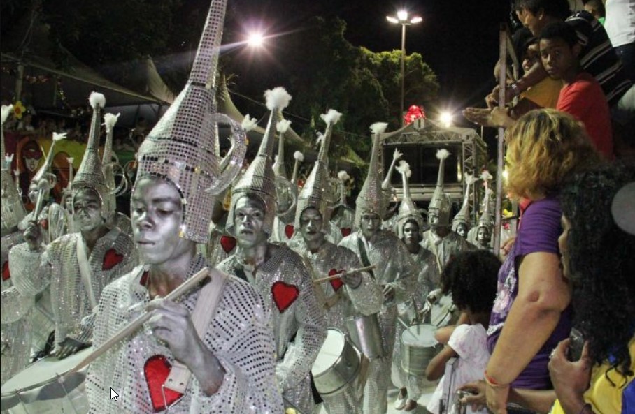 O desfile foi aberto pelos Intocáveis, vindo a seguir: Afro Samba reggae, Águia da Vila, Flor. de Abacate, Praia, Bola e Cerveja, Oliveira Somos Nós, Arthur Marinho, Bola Preta, Nação Zumbi, Vitória Régia e Clube dos Sem