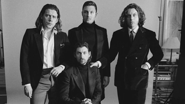 A banda Interpol fica responsável pelo show de abertura nas duas datas.