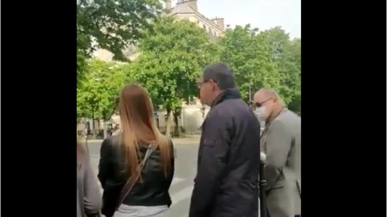 De férias em Paris, Aras é indagado: 'Dar rolezinho é legal, e abrir processo?'