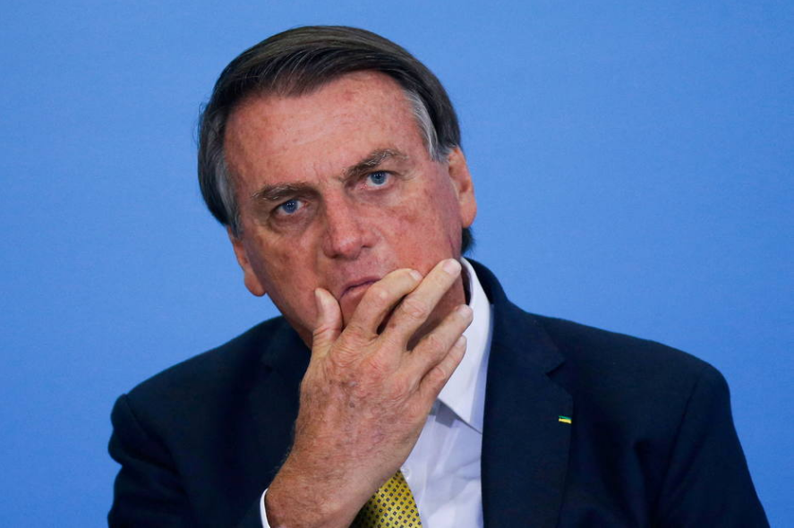 Ao longo da entrevista, Bolsonaro também voltou a criticar o ICMS cobrado pelos governadores sobre combustíveis, a atacar a paridade de preços da Petrobras com o mercado internacional