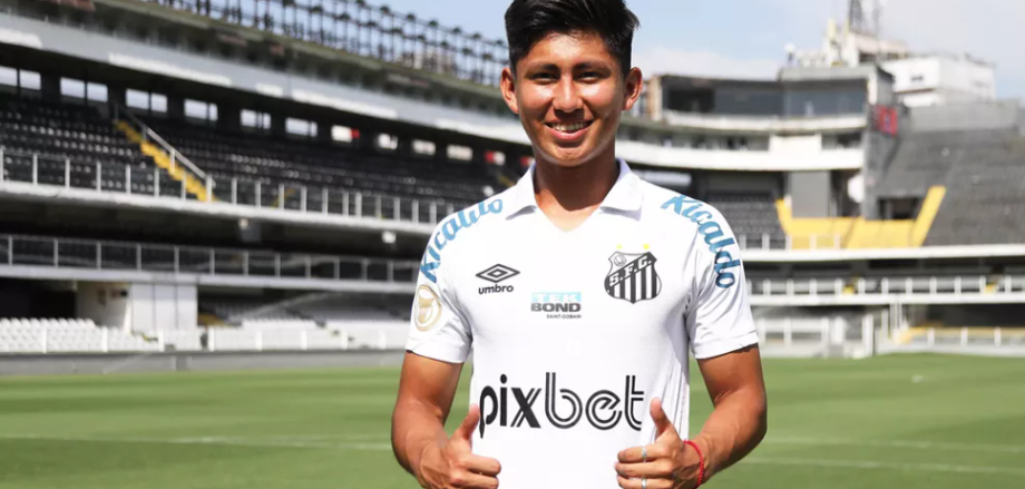 Miguelito chegou ao Santos em 2018 e desde então vem recebendo tratamento de craque. Com pré-contrato desde o ano passado, precisou esperar a maioridade para assinar o primeiro vínculo
