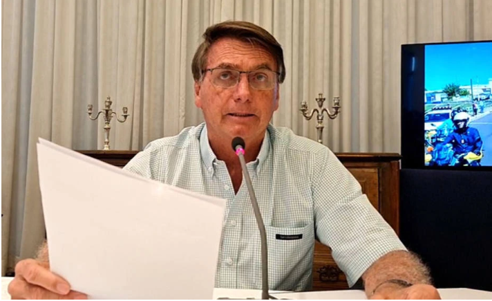 Presidente fez pronunciamento ao vivo em suas redes sociais antes de publicar decreto sobre perdão da pena de Daniel Silveira.
