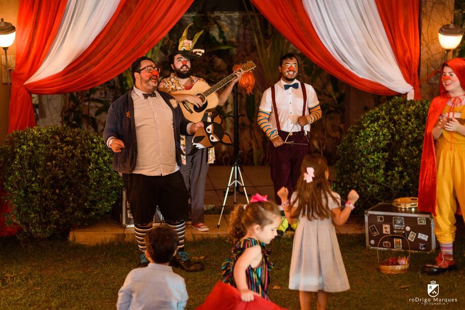 Sesc no Bosque terá MPB e flashback de Fabi Strengari e espetáculo infantil A verdadeira história da chapeuzinho vermelho