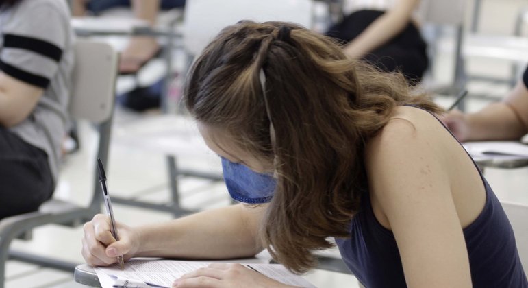 Conforme o calendário, a prova da primeira fase será realizada em 4 de dezembro de 2022, enquanto as provas da segunda fase estão programadas para os dias 8 e 9 de janeiro de 2023