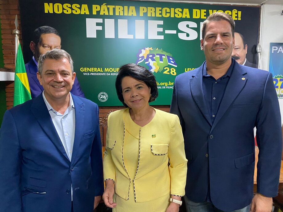 Na sequência: Beto Figueiró, a presidente nacional da sigla, Aldinéa Fidelix e o pré-candidato Capitão Contar.
