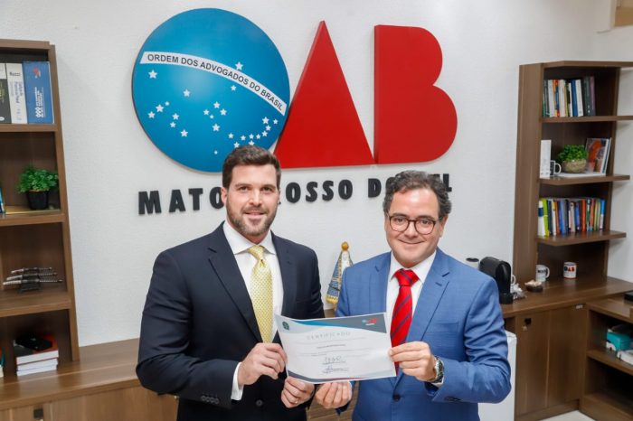 Vinicius Carneiro e o presidente da OAB/MS, Bitto Pereira