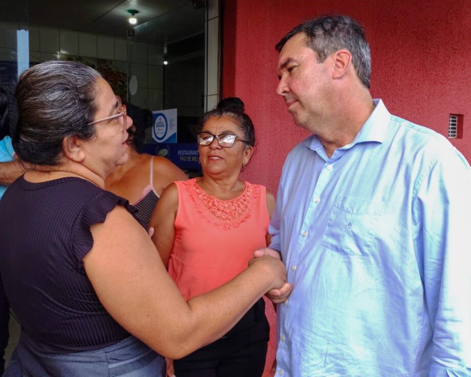 Eduardo Riedel com populares