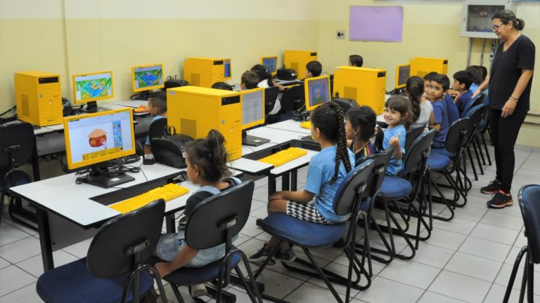 Convocação de candidatos aprovados