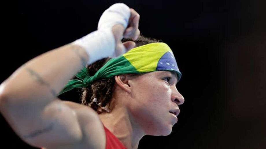 Bia Ferreira, finalista no boxe feminino nos Jogos de Tóquio, ficou com a prata no Mundial, em Istambul