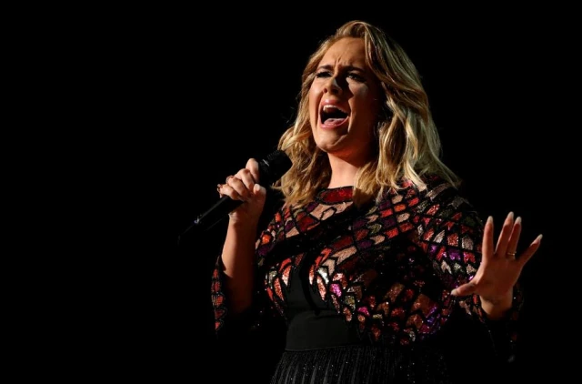 Após cinco anos, Adele retorna aos palcos para divulgar o álbum '30'; cantora fará duas apresentações no Hyde Park, em Londres, no mês de julho