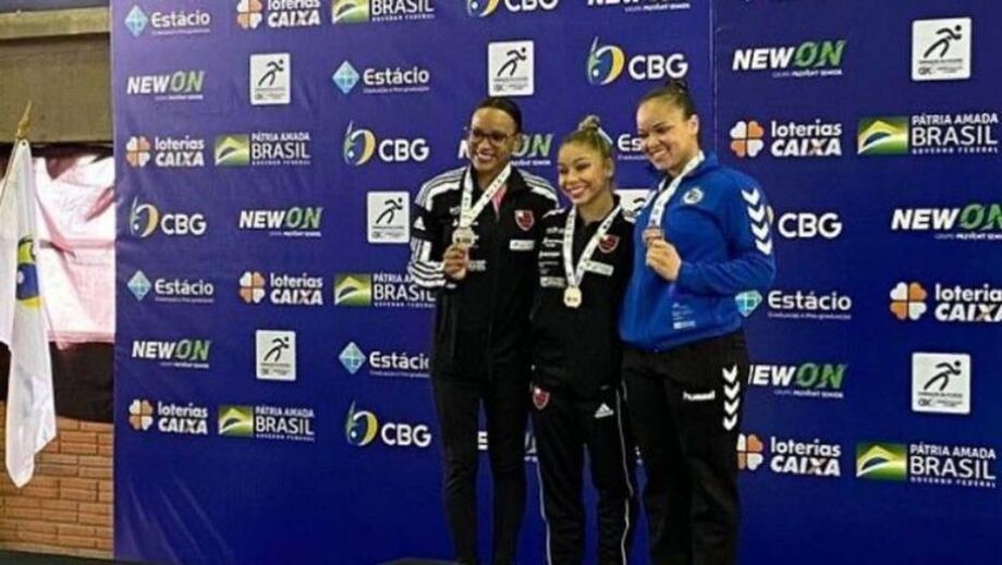 Flávia Saraiva leva ouro na trave no Troféu Brasil de ginástica