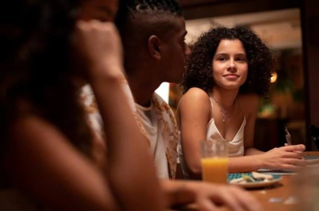 Gabriella Saraivah como Carol em 'Tudo Igual...SQN'.