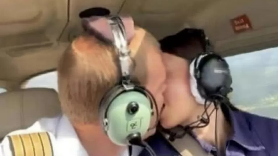 Instrutor e aluna estavam a bordo de Cessna quando gravaram imagens sensuais