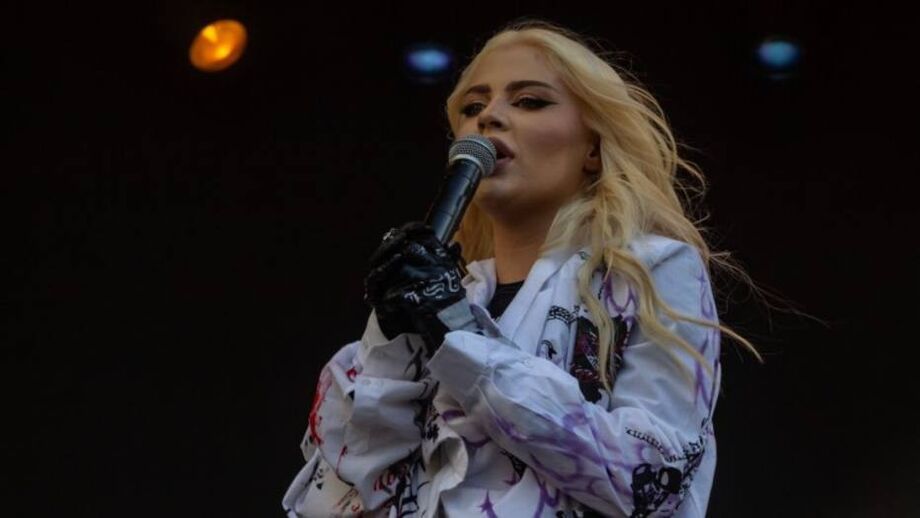 Luísa Sonza interrompe show após furto e briga na Virada Cultural