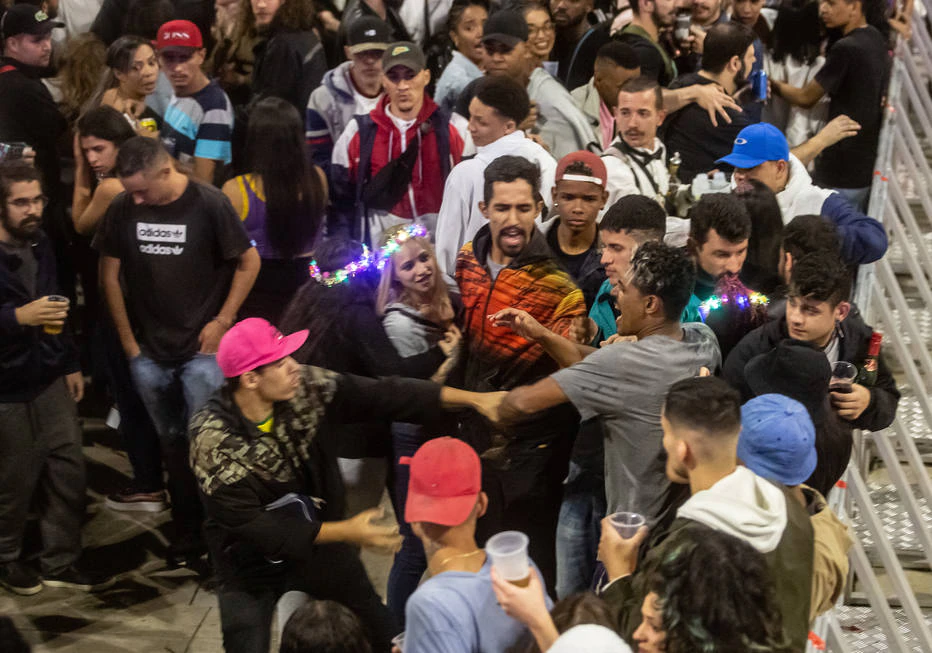 Brigas causaram confusão e tumulto nas áreas de show durante a Virada Cultural 2022.
