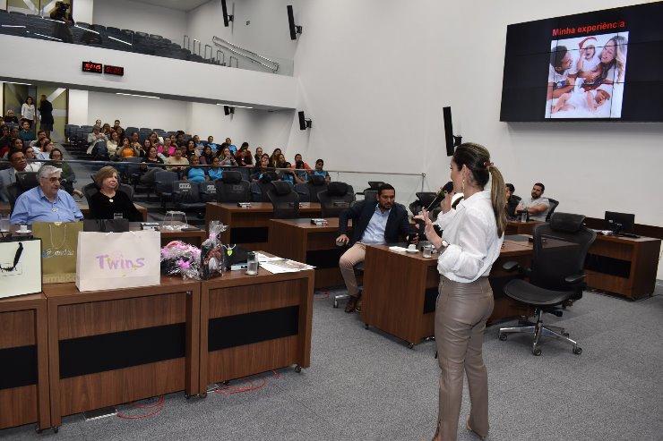 Sextou retornou às atividades presenciais, com palestra às servidoras no Plenário Júlio Maia
