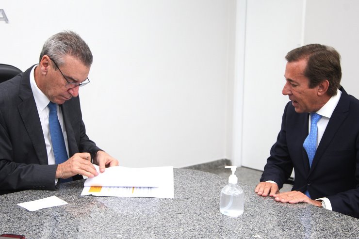 Paulo Corrêa recebeu nesta manhã visita institucional do embaixador da Argentina, Luis María Kreckler