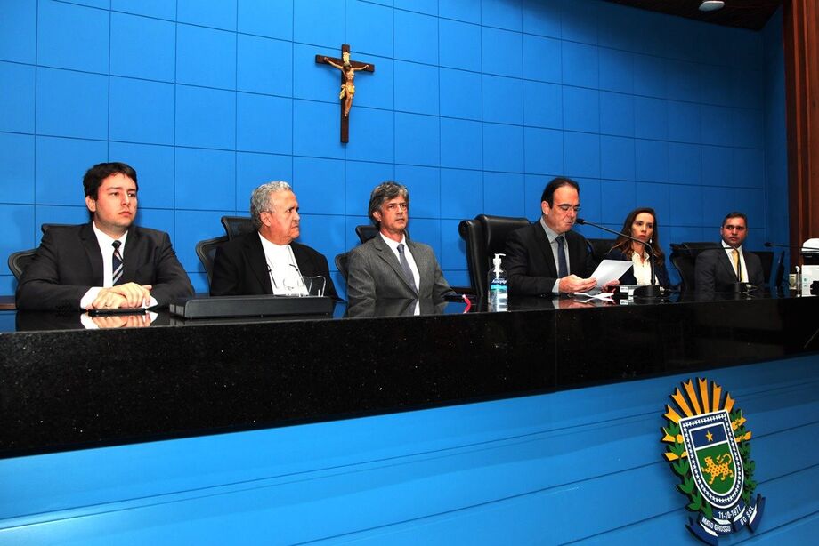 Mesa teve a presença de deputados da Casa e outras autoridades
