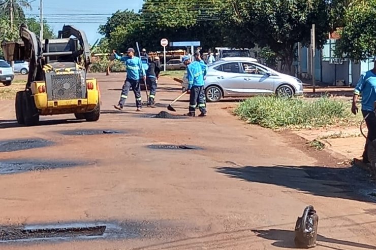 Reparos sendo feitos nas ruas dos dois bairros.