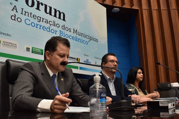 O Painel I foi incialmente mediado pelo deputado Renato Câmara