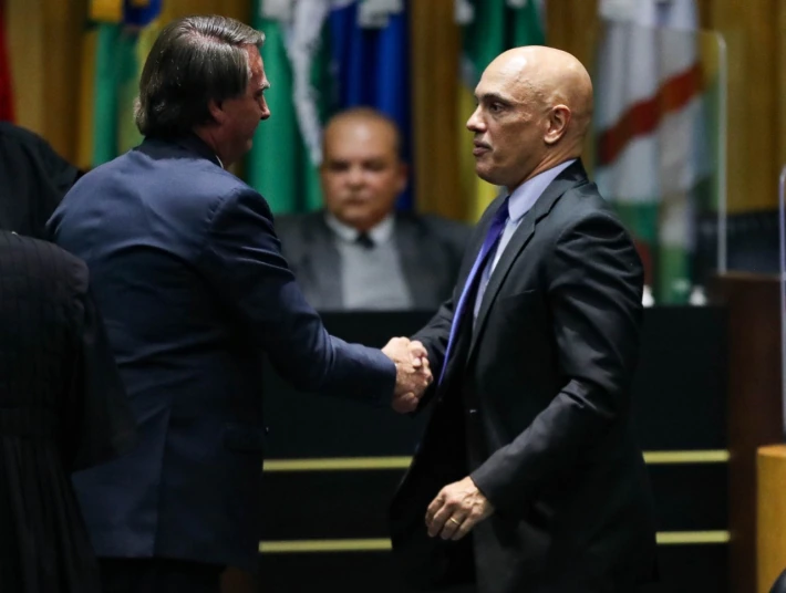 Bolsonaro e Alexandre de Moraes trocaram aperto de mão em posse de ministros do TST