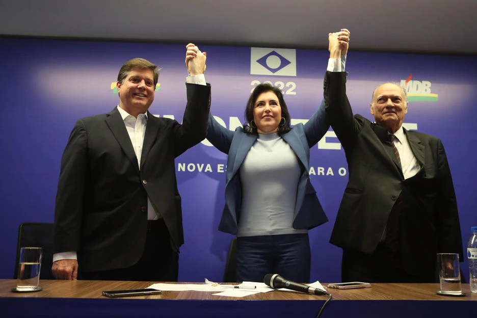 O manifesto de apoio a Simone, tornado público na segunda-feira pela Coluna do Estadão, nasceu após um encontro realizado há três semanas com cerca de 300 pessoas, com a presença da senadora
