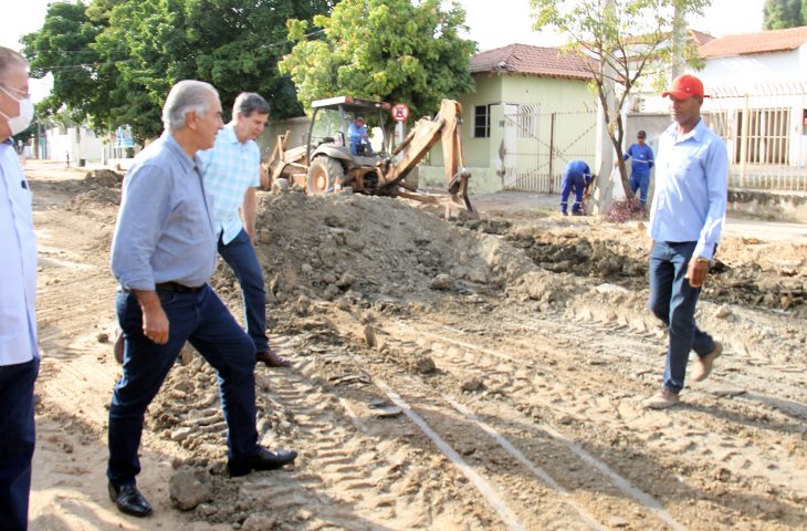 Nenhuma obra será paralisada ou deixará de ser iniciada por falta de dinheiro, só não terminará quem não quiser, vamos concluir todas, afirmou o governador durante entrevista na manhã desta sexta-feira (27)
