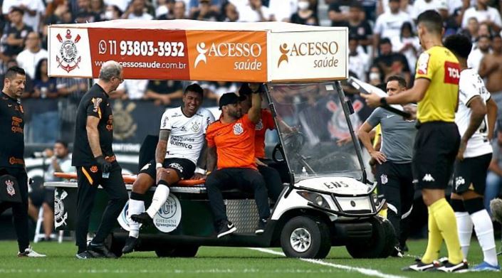 Paulinho, de 33 anos, sofreu grave contusão no joelho e ficará meses fora