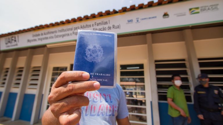 A maioria das vagas são: operador de telemarketing (401); consultor de vendas (160); auxiliar de limpeza (103) e auxiliar de linha de produção (95)