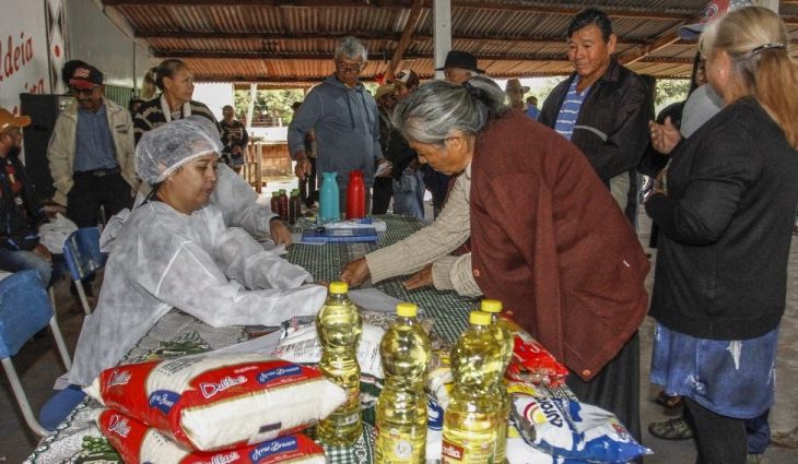 Entrega de cestas básicas
