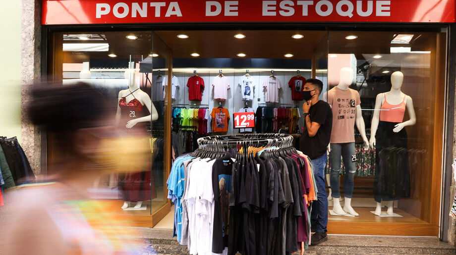 O feriado comemorativo deve movimentar cerca de 341 milhões de reais, a expectativa para os comerciantes é grande, já que esta data é a segunda maior de impacto para a economia comercial. 