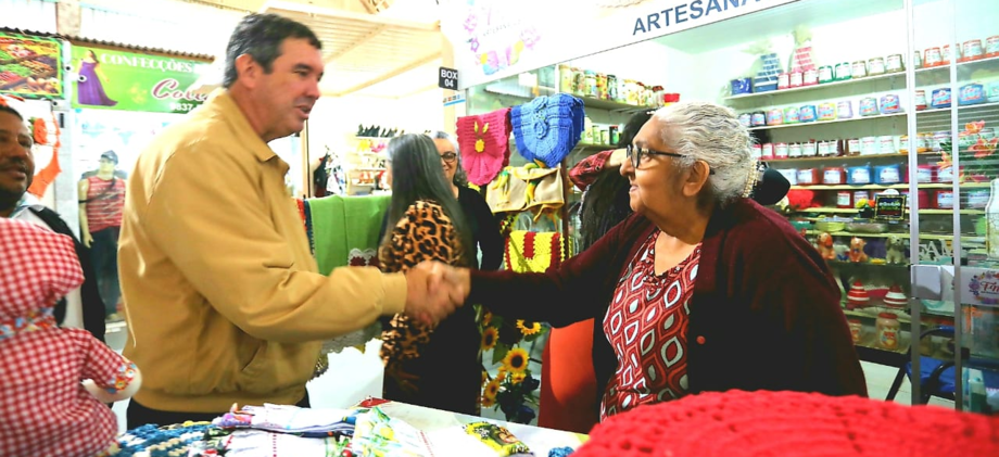 O programa é desenvolvido em três eixos: capacitação, empreendedorismo e articulação em rede